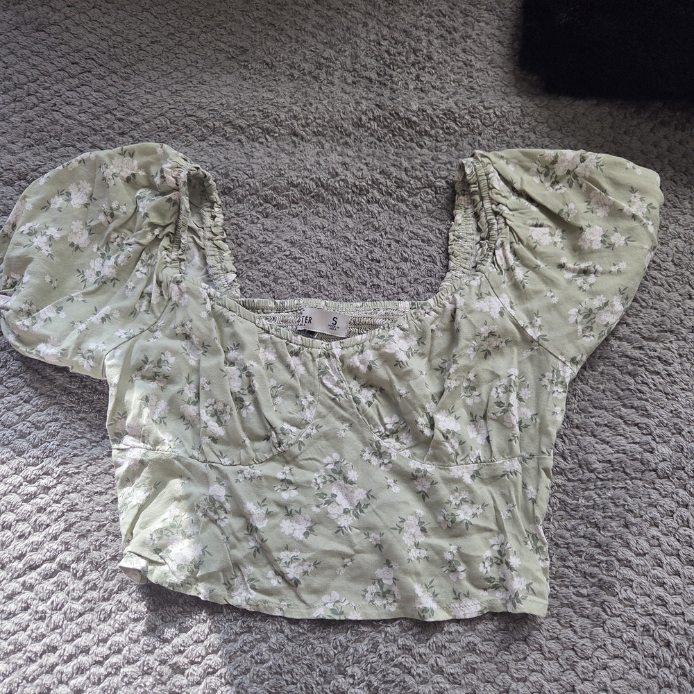 Hollister Green Floral Puff Sleeve Blouse Cottagecore Femine Dainty Spring